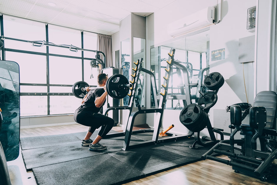 Man lifting bar bells at the gym